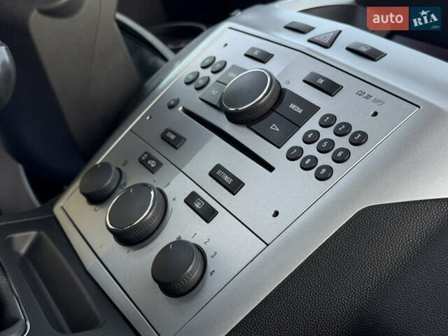 Білий Опель Зафіра, об'ємом двигуна 1.6 л та пробігом 149 тис. км за 7599 $, фото 132 на Automoto.ua