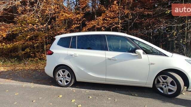 Белый Опель Зафира, объемом двигателя 2 л и пробегом 281 тыс. км за 9800 $, фото 1 на Automoto.ua