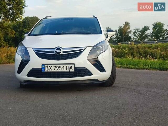 Белый Опель Зафира, объемом двигателя 2 л и пробегом 219 тыс. км за 9450 $, фото 1 на Automoto.ua
