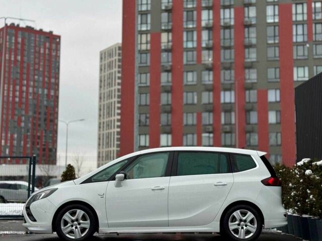 Белый Опель Зафира, объемом двигателя 2 л и пробегом 200 тыс. км за 8900 $, фото 4 на Automoto.ua