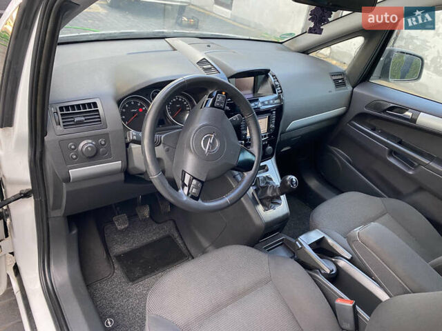 Белый Опель Зафира, объемом двигателя 1.8 л и пробегом 212 тыс. км за 7500 $, фото 46 на Automoto.ua