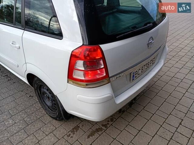 Опель Зафира 2013 в Дрогобыче на Automoto.ua Белый Опель Зафира, объемом двигателя 1.8 л и пробегом 280 тыс. км за 6650 $, фото 6 на Automoto.ua