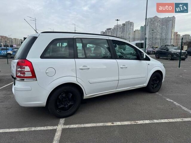 Белый Опель Зафира, объемом двигателя 1.8 л и пробегом 174 тыс. км за 6500 $, фото 3 на Automoto.ua