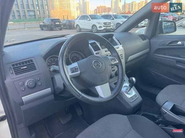 Белый Опель Зафира, объемом двигателя 1.8 л и пробегом 174 тыс. км за 6500 $, фото 26 на Automoto.ua