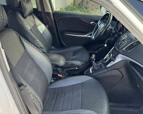 Белый Опель Зафира, объемом двигателя 1.6 л и пробегом 280 тыс. км за 9100 $, фото 6 на Automoto.ua