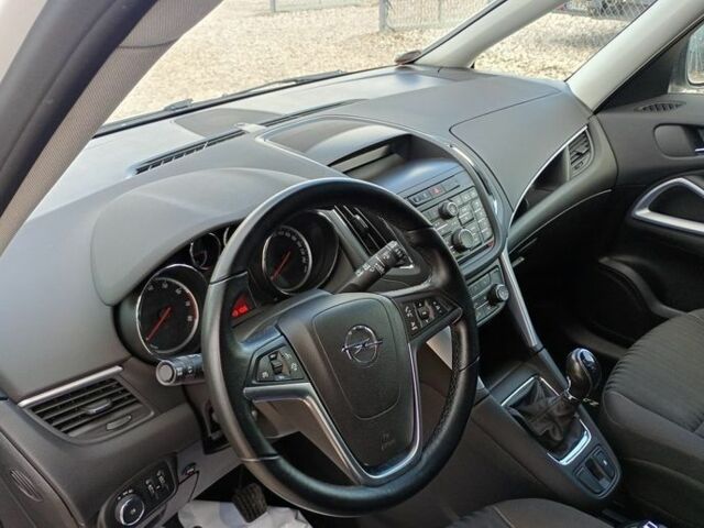 Белый Опель Зафира, объемом двигателя 1.8 л и пробегом 213 тыс. км за 7600 $, фото 14 на Automoto.ua