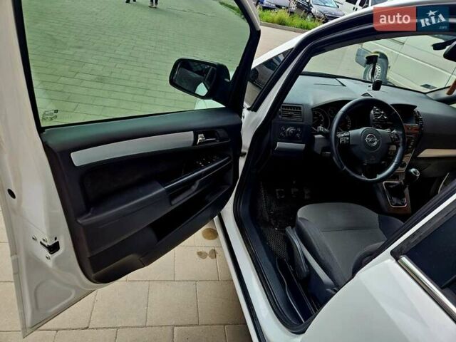 Белый Опель Зафира, объемом двигателя 1.69 л и пробегом 284 тыс. км за 7890 $, фото 15 на Automoto.ua