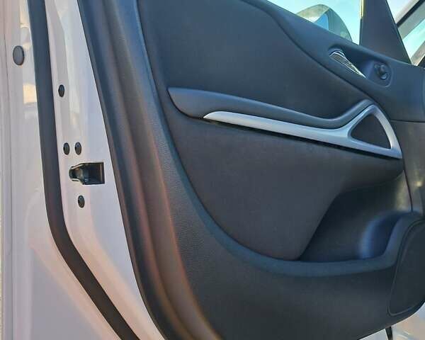 Опель Зафира 2014 в Харькове на Automoto.ua Белый Опель Зафира, объемом двигателя 2 л и пробегом 253 тыс. км за 9500 $, фото 10 на Automoto.ua