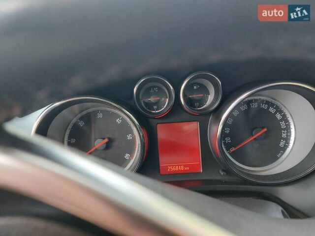 Білий Опель Зафіра, об'ємом двигуна 2 л та пробігом 257 тис. км за 10300 $, фото 3 на Automoto.ua