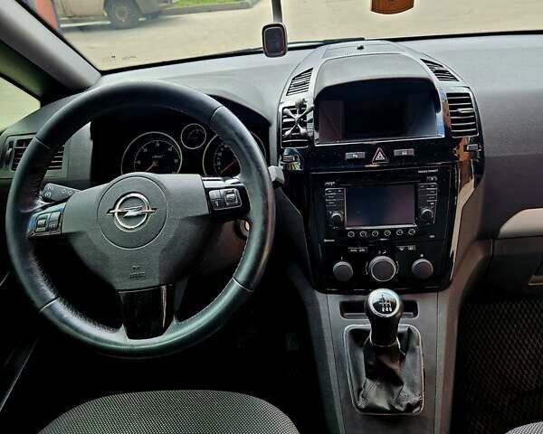 Белый Опель Зафира, объемом двигателя 1.69 л и пробегом 284 тыс. км за 7890 $, фото 11 на Automoto.ua