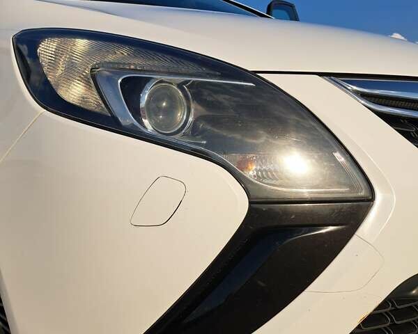 Опель Зафира 2014 в Харькове на Automoto.ua Белый Опель Зафира, объемом двигателя 2 л и пробегом 253 тыс. км за 9500 $, фото 19 на Automoto.ua