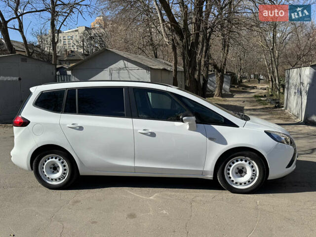 Белый Опель Зафира, объемом двигателя 1.6 л и пробегом 280 тыс. км за 9100 $, фото 1 на Automoto.ua