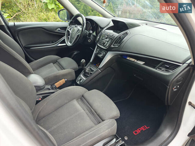 Белый Опель Зафира, объемом двигателя 1.6 л и пробегом 286 тыс. км за 9500 $, фото 11 на Automoto.ua