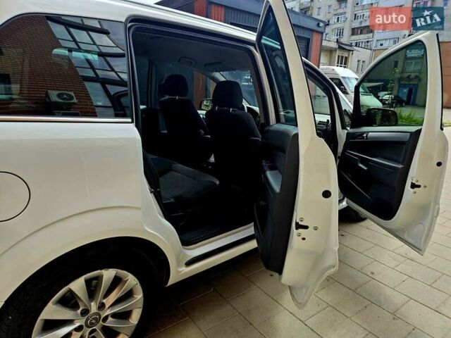 Белый Опель Зафира, объемом двигателя 1.69 л и пробегом 284 тыс. км за 7890 $, фото 4 на Automoto.ua