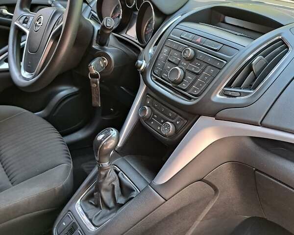 Опель Зафира 2014 в Харькове на Automoto.ua Белый Опель Зафира, объемом двигателя 2 л и пробегом 253 тыс. км за 9500 $, фото 29 на Automoto.ua