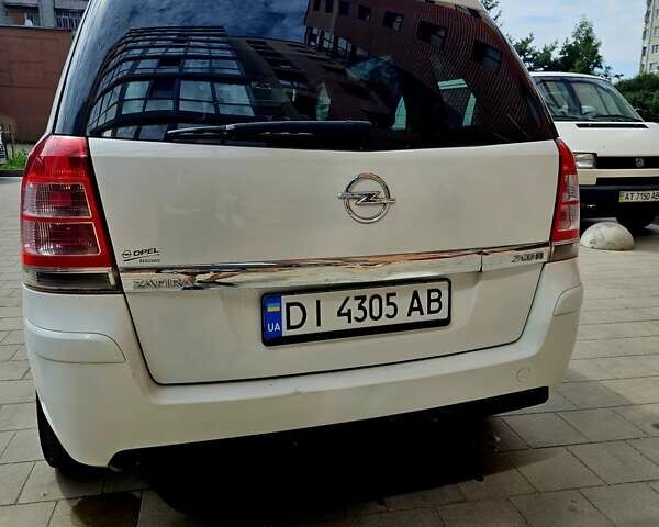 Белый Опель Зафира, объемом двигателя 1.69 л и пробегом 284 тыс. км за 7890 $, фото 8 на Automoto.ua