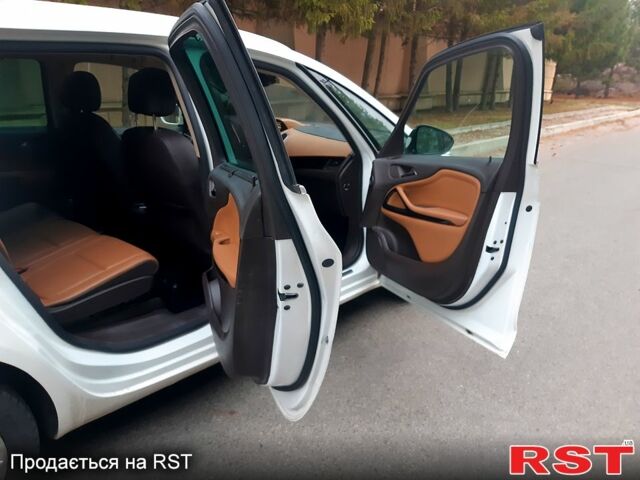 Опель Зафира 2014 в Харькове на Automoto.ua Белый Опель Зафира, объемом двигателя 1.6 л и пробегом 200 тыс. км за 7600 $, фото 3 на Automoto.ua