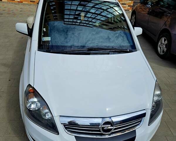 Белый Опель Зафира, объемом двигателя 1.69 л и пробегом 284 тыс. км за 7890 $, фото 3 на Automoto.ua