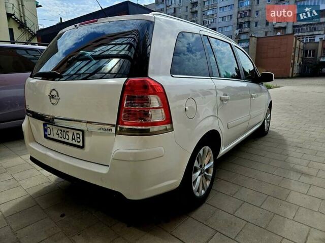 Белый Опель Зафира, объемом двигателя 1.69 л и пробегом 284 тыс. км за 7890 $, фото 5 на Automoto.ua