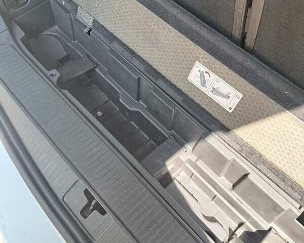 Опель Зафира 2014 в Харькове на Automoto.ua Белый Опель Зафира, объемом двигателя 2 л и пробегом 253 тыс. км за 9500 $, фото 48 на Automoto.ua