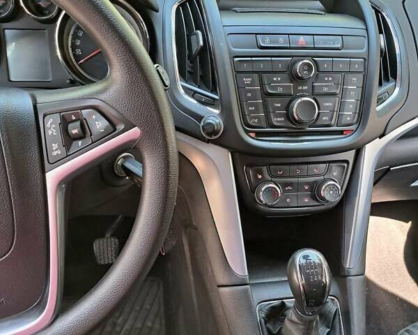 Опель Зафира 2014 в Харькове на Automoto.ua Белый Опель Зафира, объемом двигателя 2 л и пробегом 253 тыс. км за 9500 $, фото 26 на Automoto.ua