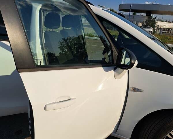 Опель Зафира 2014 в Харькове на Automoto.ua Белый Опель Зафира, объемом двигателя 2 л и пробегом 253 тыс. км за 9500 $, фото 16 на Automoto.ua