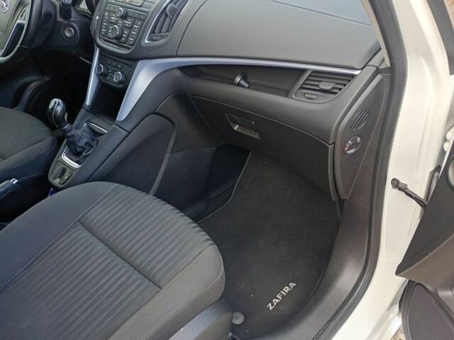 Белый Опель Зафира, объемом двигателя 1.8 л и пробегом 213 тыс. км за 7600 $, фото 17 на Automoto.ua