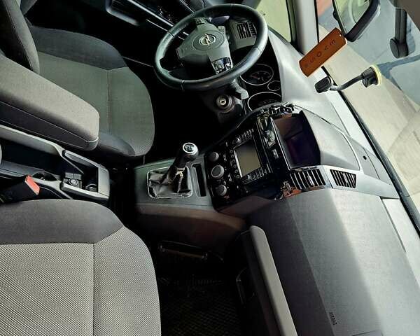 Белый Опель Зафира, объемом двигателя 1.69 л и пробегом 284 тыс. км за 7890 $, фото 7 на Automoto.ua