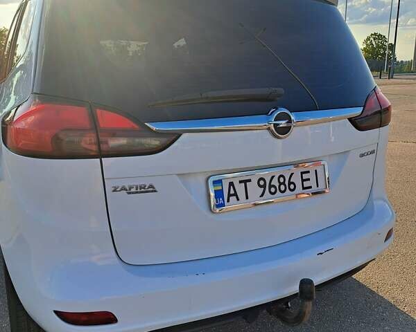 Опель Зафира 2014 в Харькове на Automoto.ua Белый Опель Зафира, объемом двигателя 2 л и пробегом 253 тыс. км за 9500 $, фото 11 на Automoto.ua