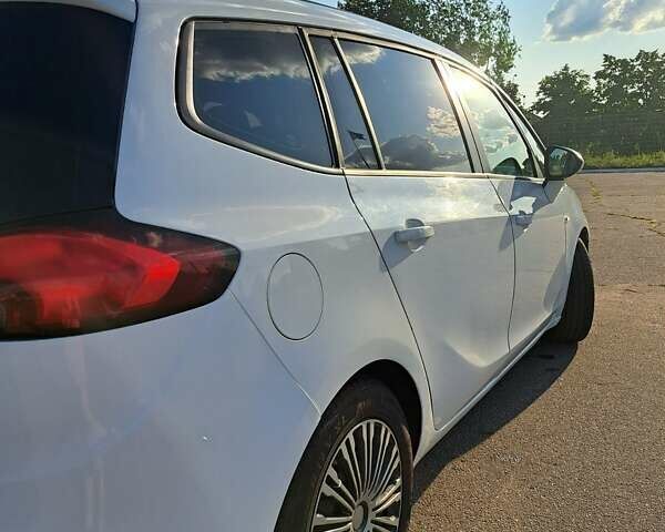 Опель Зафира 2014 в Харькове на Automoto.ua Белый Опель Зафира, объемом двигателя 2 л и пробегом 253 тыс. км за 9500 $, фото 14 на Automoto.ua