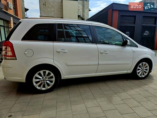 Белый Опель Зафира, объемом двигателя 1.69 л и пробегом 284 тыс. км за 7890 $, фото 1 на Automoto.ua