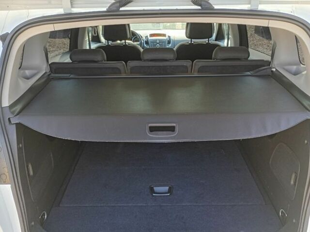 Белый Опель Зафира, объемом двигателя 1.8 л и пробегом 213 тыс. км за 7600 $, фото 12 на Automoto.ua