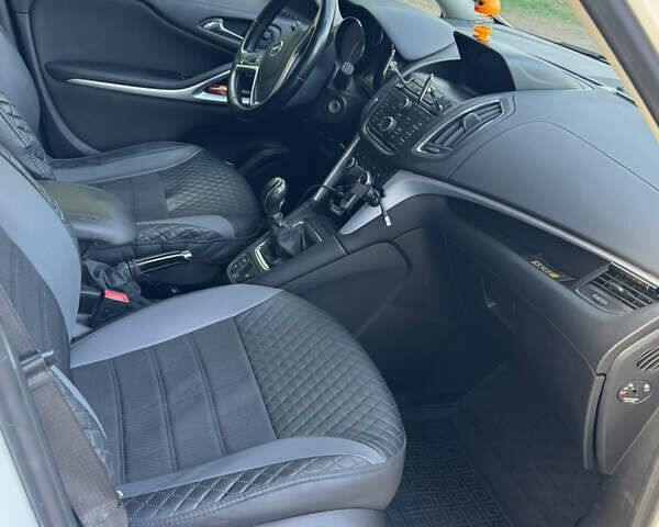 Білий Опель Зафіра, об'ємом двигуна 1.6 л та пробігом 255 тис. км за 12500 $, фото 11 на Automoto.ua