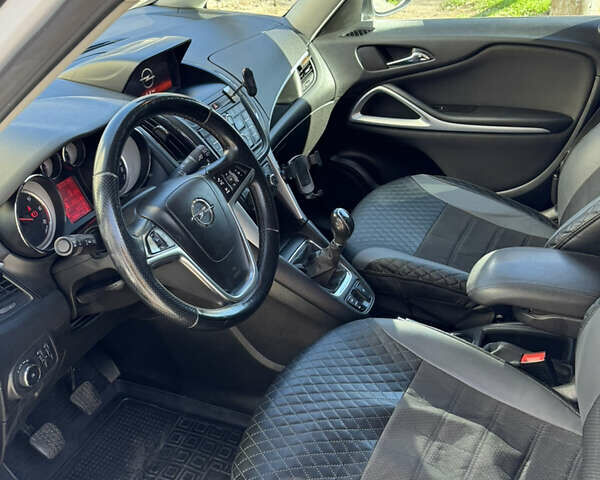 Белый Опель Зафира, объемом двигателя 1.6 л и пробегом 280 тыс. км за 9100 $, фото 4 на Automoto.ua