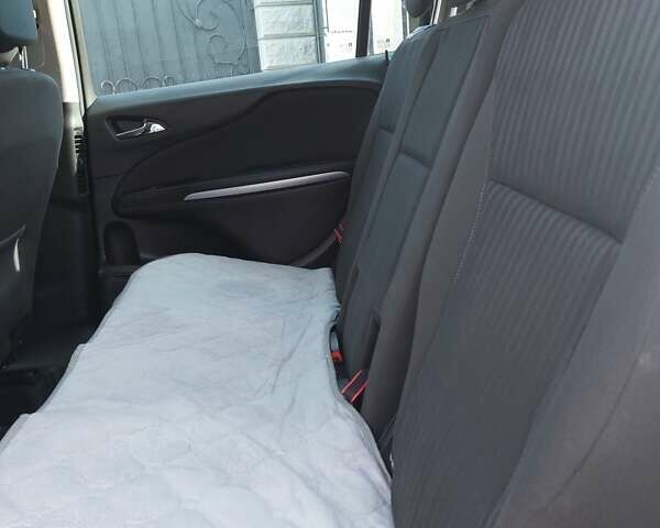Білий Опель Зафіра, об'ємом двигуна 2 л та пробігом 257 тис. км за 10300 $, фото 4 на Automoto.ua