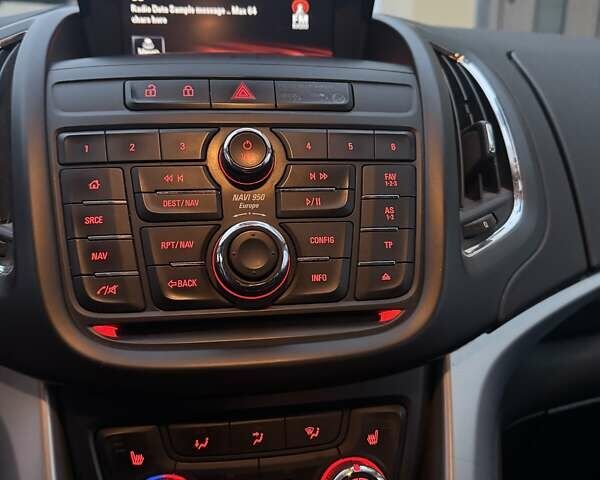 Белый Опель Зафира, объемом двигателя 1.96 л и пробегом 255 тыс. км за 11900 $, фото 18 на Automoto.ua