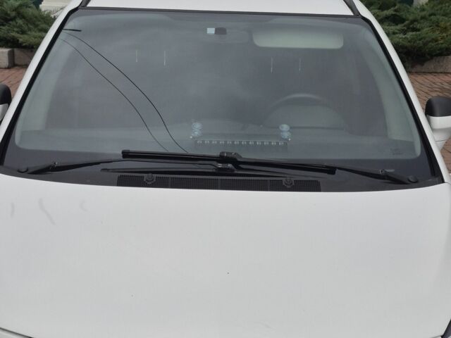 Белый Опель Зафира, объемом двигателя 2 л и пробегом 135 тыс. км за 8999 $, фото 3 на Automoto.ua