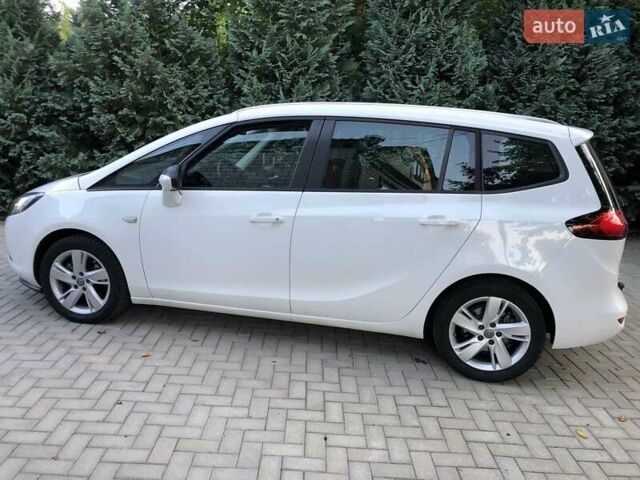 Белый Опель Зафира, объемом двигателя 1.6 л и пробегом 177 тыс. км за 10300 $, фото 3 на Automoto.ua