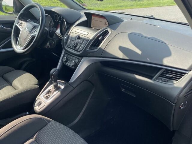 Белый Опель Зафира, объемом двигателя 2 л и пробегом 221 тыс. км за 10300 $, фото 10 на Automoto.ua