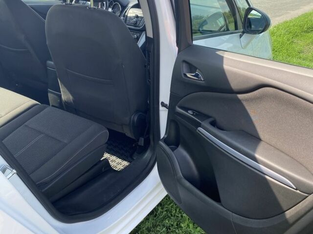 Белый Опель Зафира, объемом двигателя 2 л и пробегом 221 тыс. км за 10300 $, фото 13 на Automoto.ua