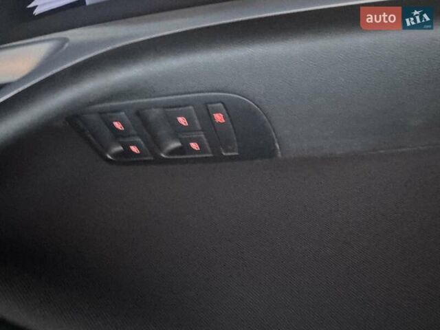 Белый Опель Зафира, объемом двигателя 1.96 л и пробегом 255 тыс. км за 11900 $, фото 12 на Automoto.ua