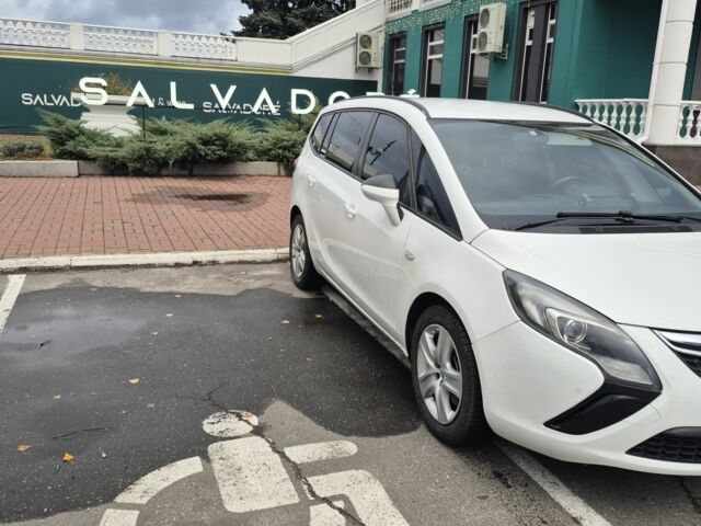 Белый Опель Зафира, объемом двигателя 2 л и пробегом 135 тыс. км за 8999 $, фото 2 на Automoto.ua