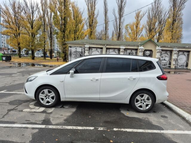 Белый Опель Зафира, объемом двигателя 2 л и пробегом 135 тыс. км за 8999 $, фото 1 на Automoto.ua