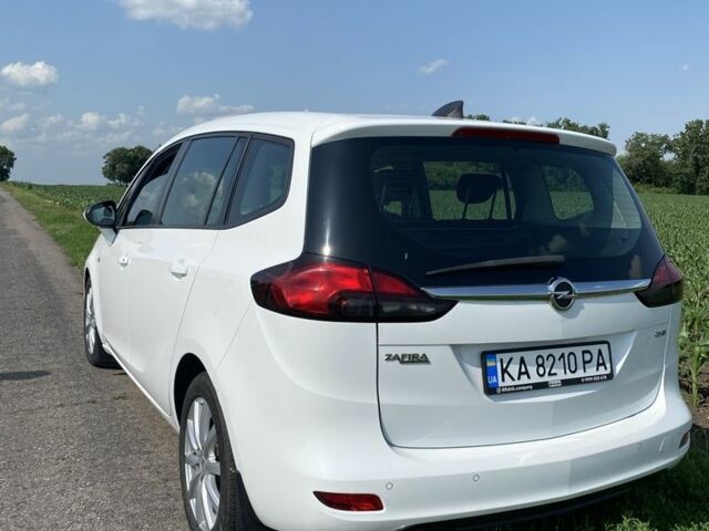 Белый Опель Зафира, объемом двигателя 2 л и пробегом 221 тыс. км за 10300 $, фото 3 на Automoto.ua