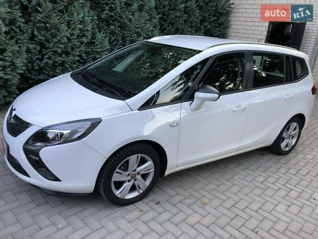 Белый Опель Зафира, объемом двигателя 1.6 л и пробегом 177 тыс. км за 10300 $, фото 1 на Automoto.ua