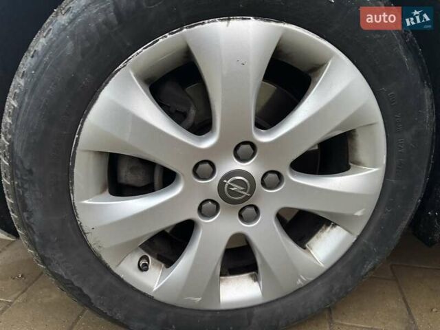 Белый Опель Зафира, объемом двигателя 1.96 л и пробегом 255 тыс. км за 11900 $, фото 13 на Automoto.ua