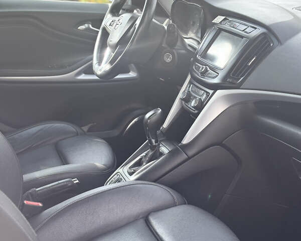 Белый Опель Зафира, объемом двигателя 2 л и пробегом 245 тыс. км за 11999 $, фото 10 на Automoto.ua