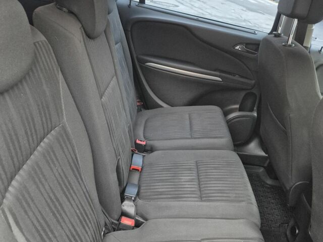 Белый Опель Зафира, объемом двигателя 2 л и пробегом 135 тыс. км за 8999 $, фото 5 на Automoto.ua