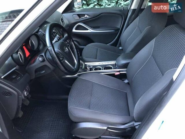 Белый Опель Зафира, объемом двигателя 1.6 л и пробегом 177 тыс. км за 10300 $, фото 8 на Automoto.ua