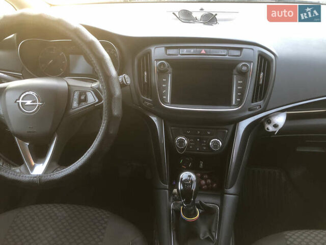 Белый Опель Зафира, объемом двигателя 1.6 л и пробегом 243 тыс. км за 11800 $, фото 8 на Automoto.ua